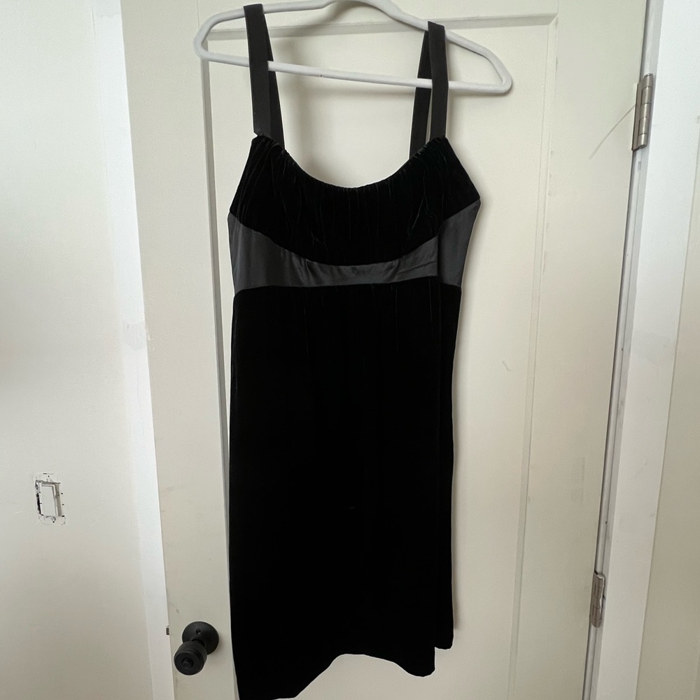 Black dress, laundry by design
